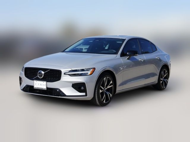 2023 Volvo S60 Plus Dark Theme