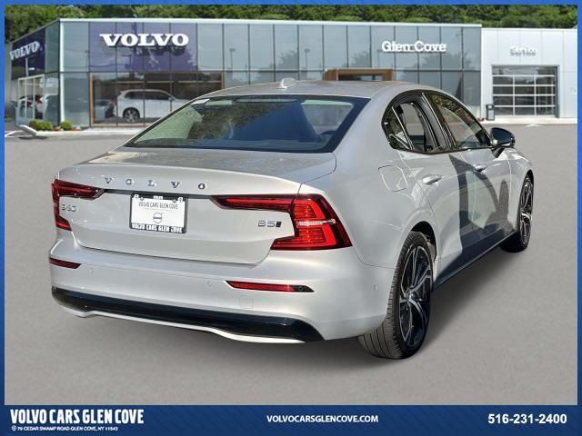 2023 Volvo S60 Plus Dark Theme