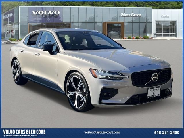 2023 Volvo S60 Plus Dark Theme