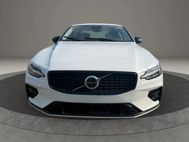 2023 Volvo S60 Plus Dark Theme