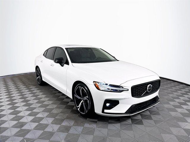 2023 Volvo S60 Core Dark Theme