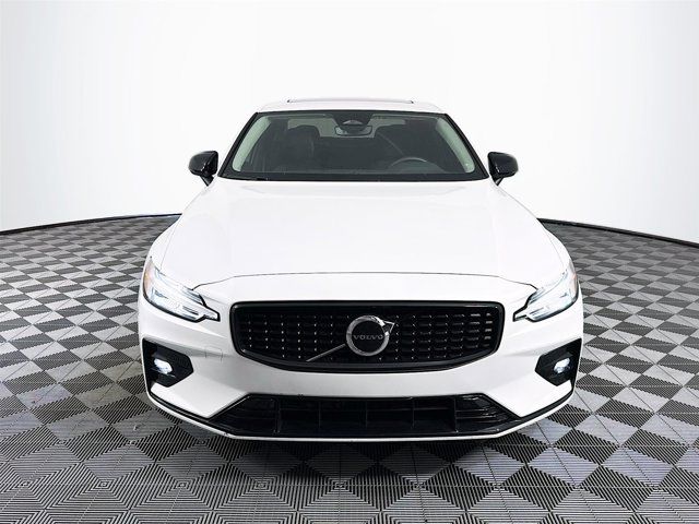 2023 Volvo S60 Core Dark Theme