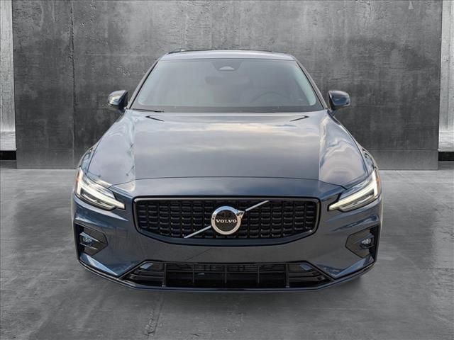 2023 Volvo S60 Core Dark Theme