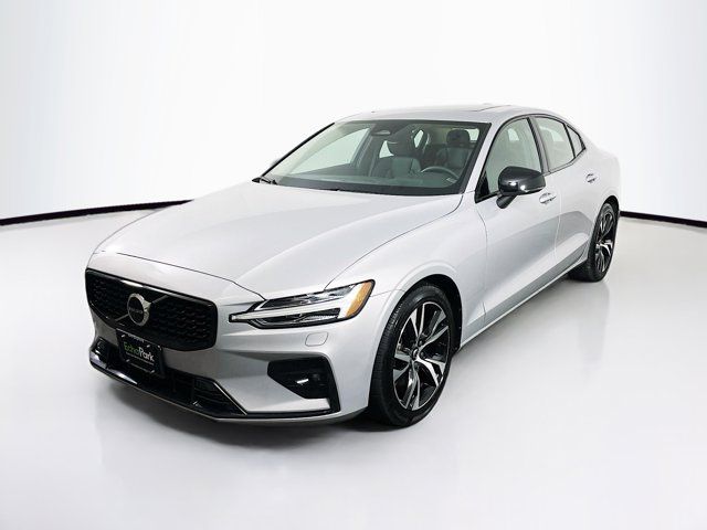 2023 Volvo S60 Core Dark Theme