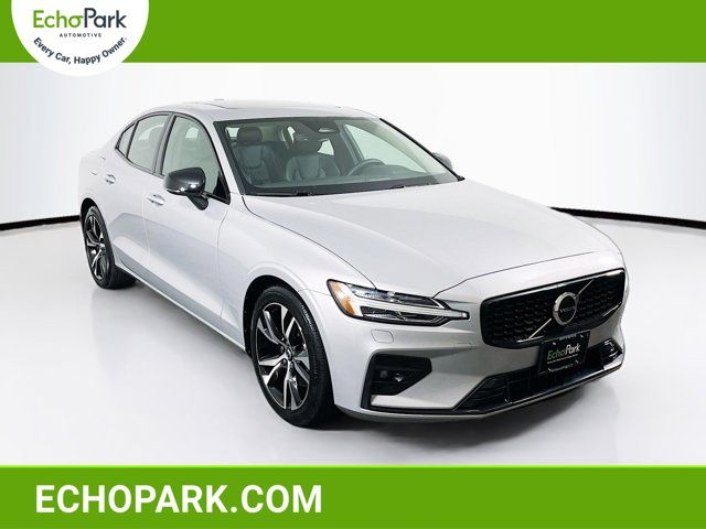 2023 Volvo S60 Core Dark Theme