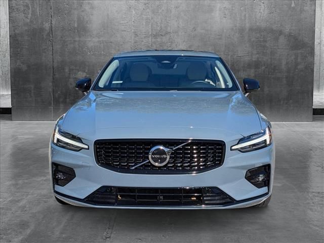 2023 Volvo S60 Plus Dark Theme