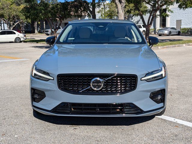 2023 Volvo S60 Plus Dark Theme