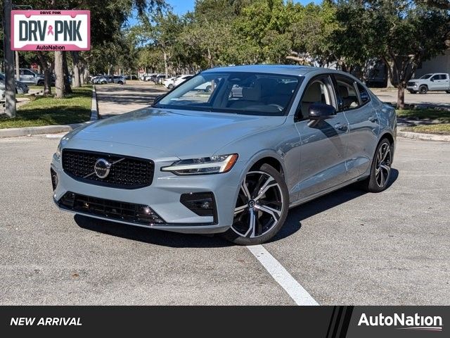 2023 Volvo S60 Plus Dark Theme