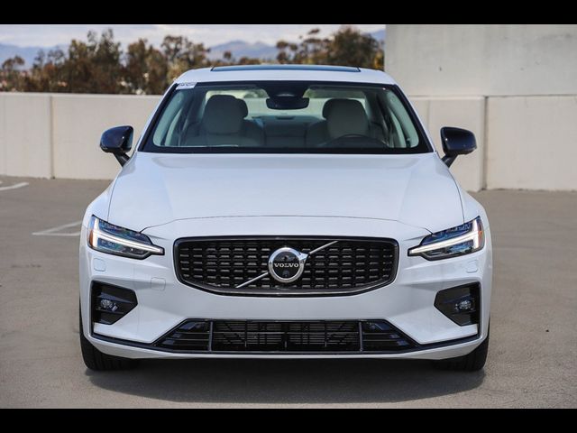 2023 Volvo S60 Plus Dark Theme