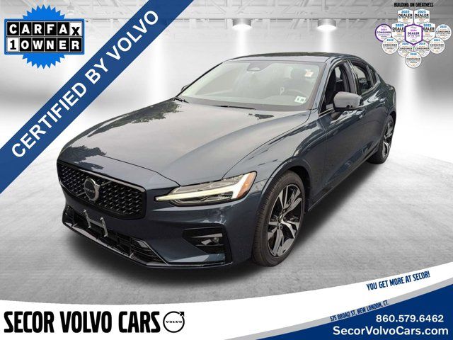 2023 Volvo S60 Plus Dark Theme