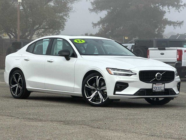 2023 Volvo S60 Plus Dark Theme