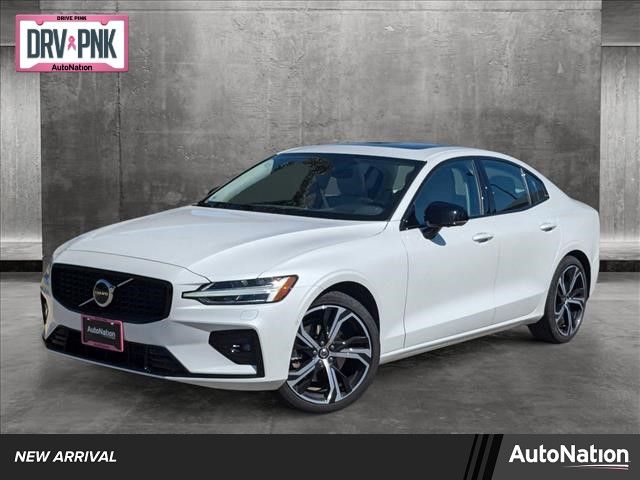 2023 Volvo S60 Plus Dark Theme