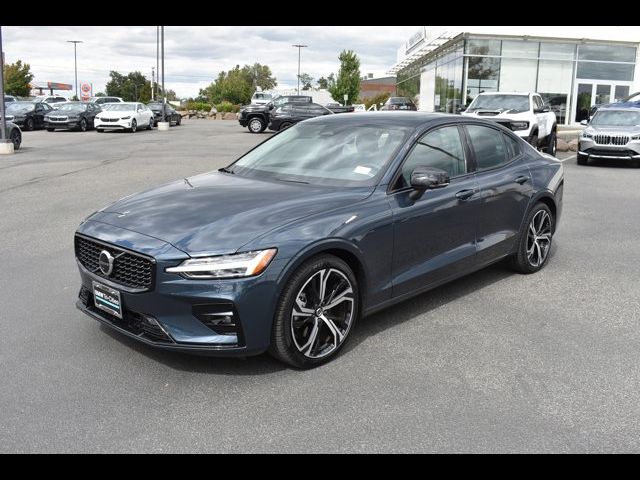 2023 Volvo S60 Plus Dark Theme