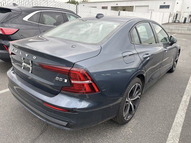 2023 Volvo S60 Plus Dark Theme