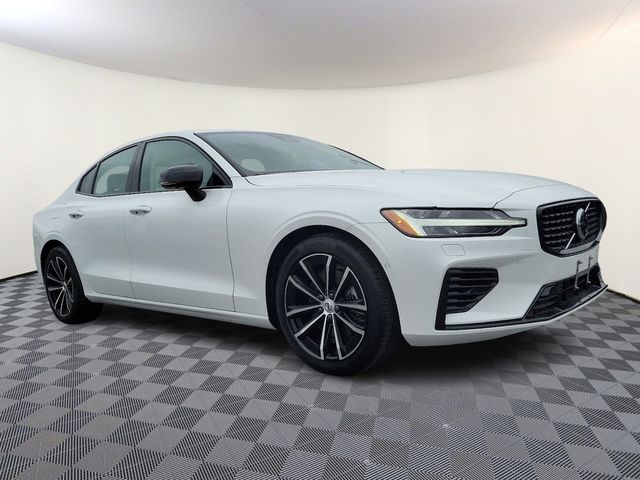 2023 Volvo S60 Recharge Plug-In Hybrid Plus Dark Theme