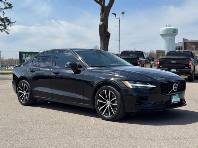 2023 Volvo S60 Recharge Plug-In Hybrid Plus Dark Theme