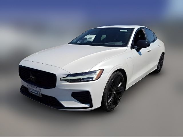 2023 Volvo S60 Recharge Plug-In Hybrid Plus Black Edition