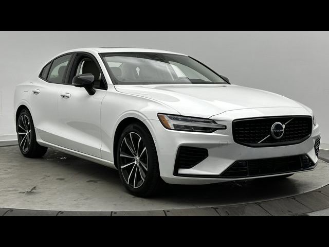 2023 Volvo S60 Recharge Plug-In Hybrid Plus Dark Theme