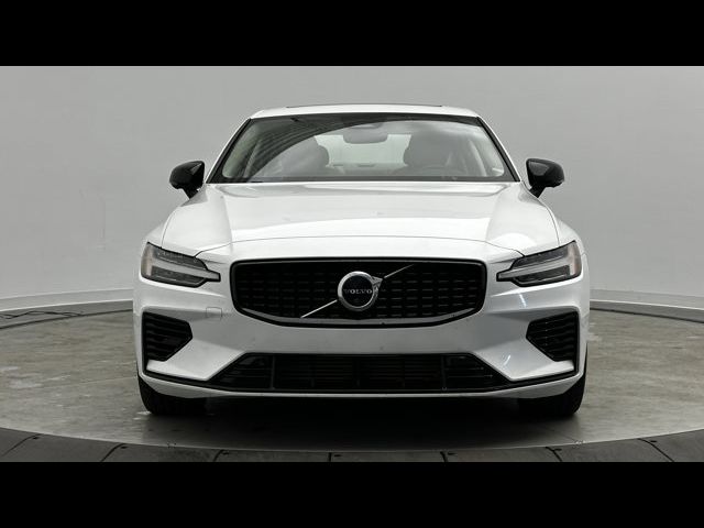 2023 Volvo S60 Recharge Plug-In Hybrid Plus Dark Theme