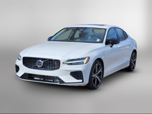 2023 Volvo S60 Recharge Plug-In Hybrid Plus Dark Theme