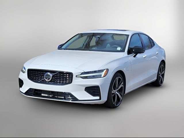 2023 Volvo S60 Recharge Plug-In Hybrid Plus Dark Theme