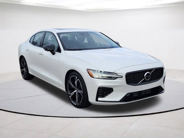 2023 Volvo S60 Recharge Plug-In Hybrid Plus Dark Theme