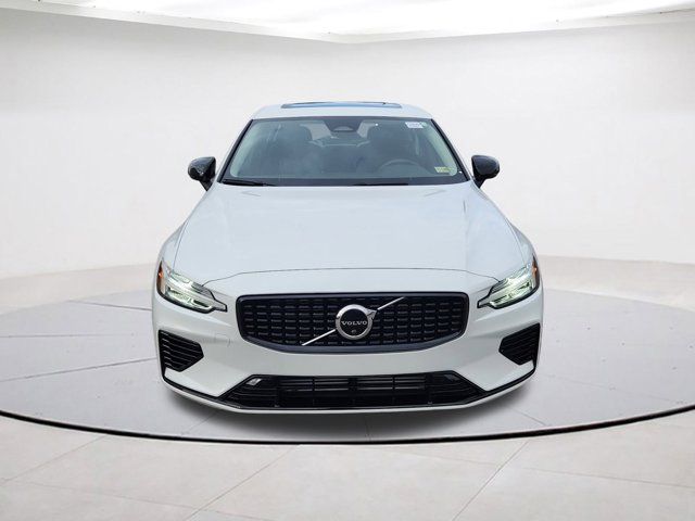 2023 Volvo S60 Recharge Plug-In Hybrid Plus Dark Theme