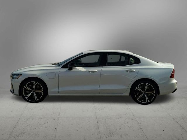 2023 Volvo S60 Recharge Plug-In Hybrid Plus Dark Theme