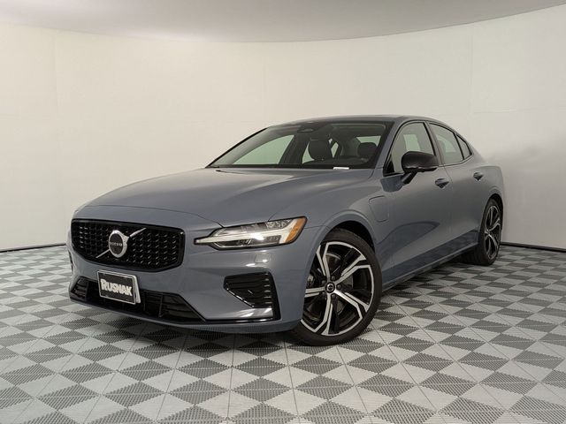 2023 Volvo S60 Recharge Plug-In Hybrid Plus Dark Theme