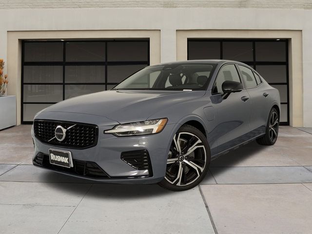 2023 Volvo S60 Recharge Plug-In Hybrid Plus Dark Theme