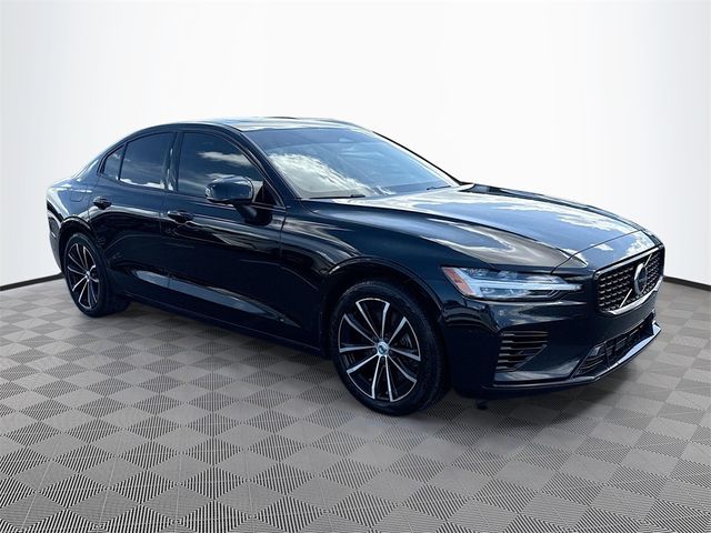 2023 Volvo S60 Recharge Plug-In Hybrid Plus Dark Theme