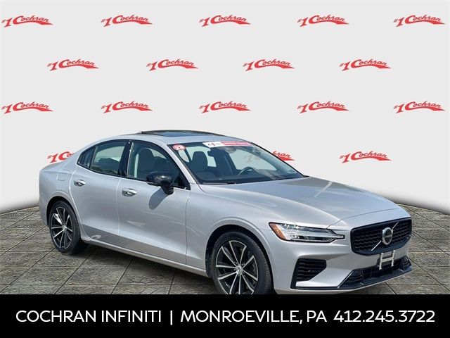 2023 Volvo S60 Recharge Plug-In Hybrid Plus Dark Theme
