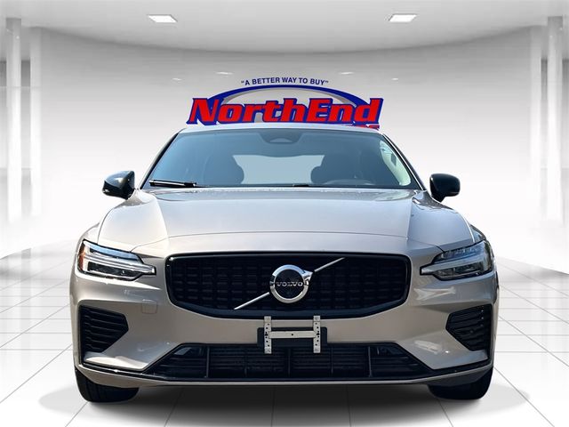 2023 Volvo S60 Recharge Plug-In Hybrid Plus Dark Theme