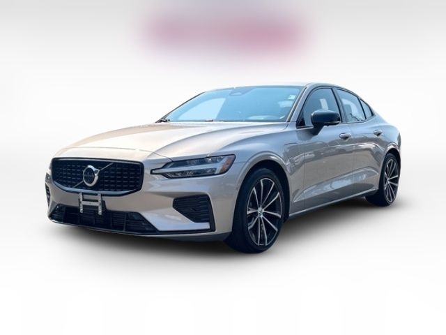 2023 Volvo S60 Recharge Plug-In Hybrid Plus Dark Theme