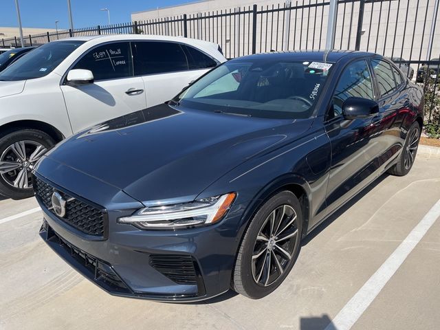 2023 Volvo S60 Recharge Plug-In Hybrid Plus Dark Theme