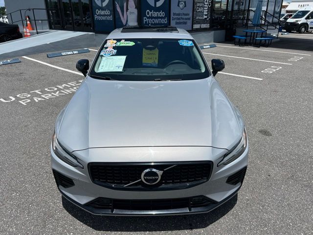 2023 Volvo S60 Recharge Plug-In Hybrid Plus Dark Theme