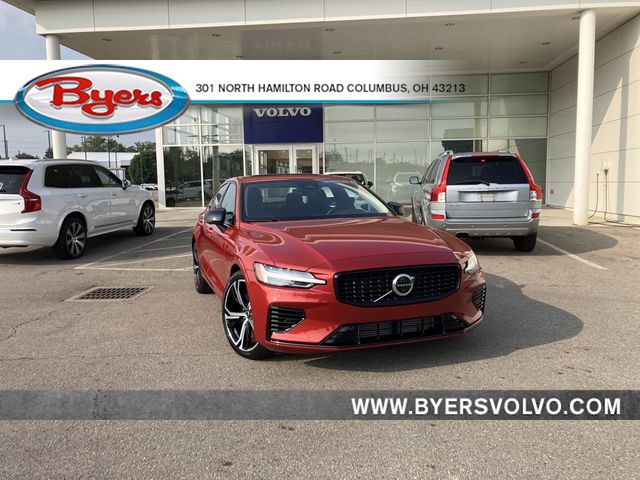 2023 Volvo S60 Recharge Plug-In Hybrid Plus Dark Theme