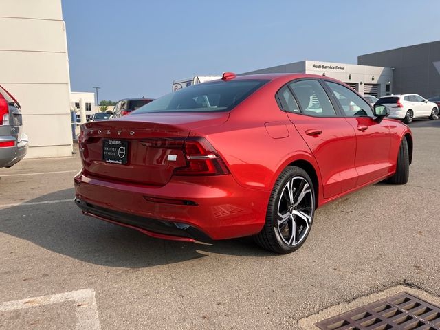 2023 Volvo S60 Recharge Plug-In Hybrid Plus Dark Theme