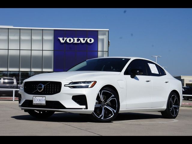 2023 Volvo S60 Recharge Plug-In Hybrid Plus Dark Theme