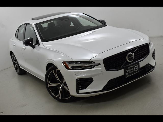 2023 Volvo S60 Recharge Plug-In Hybrid Plus Dark Theme