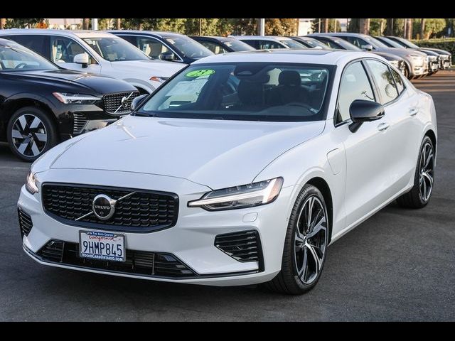 2023 Volvo S60 Recharge Plug-In Hybrid Plus Dark Theme