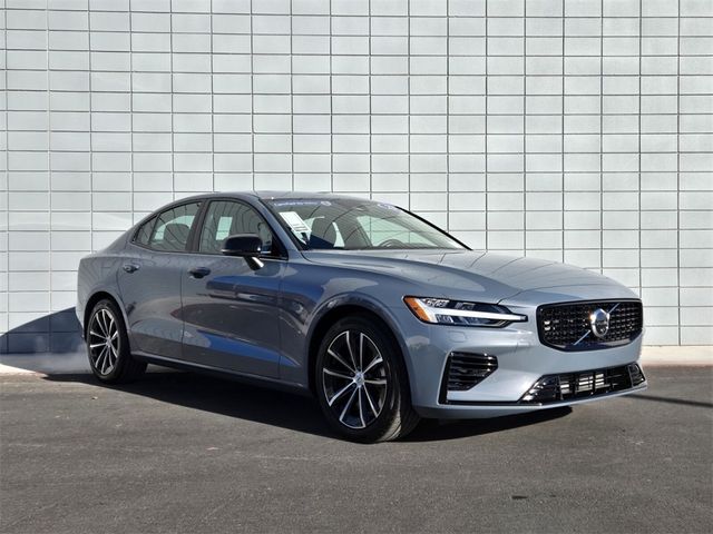 2023 Volvo S60 Recharge Plug-In Hybrid Plus Dark Theme