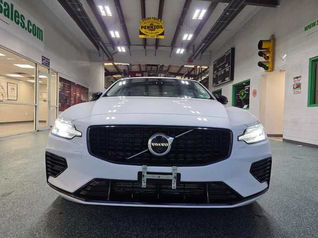 2023 Volvo S60 Recharge Plug-In Hybrid Plus Dark Theme