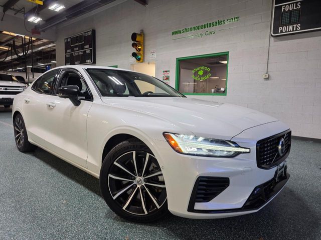 2023 Volvo S60 Recharge Plug-In Hybrid Plus Dark Theme