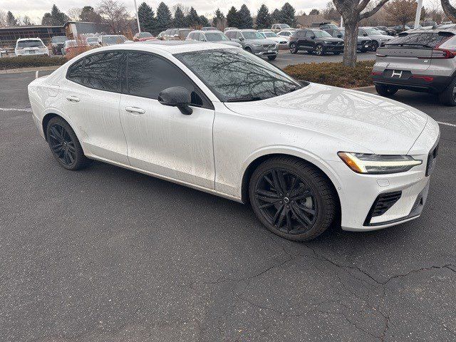 2023 Volvo S60 Recharge Plug-In Hybrid Ultimate Black Edition