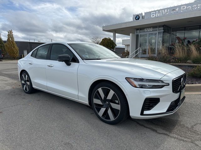 2023 Volvo S60 Recharge Plug-In Hybrid Ultimate Dark Theme