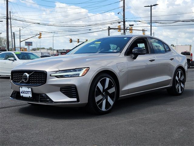 2023 Volvo S60 Recharge Plug-In Hybrid Ultimate Dark Theme