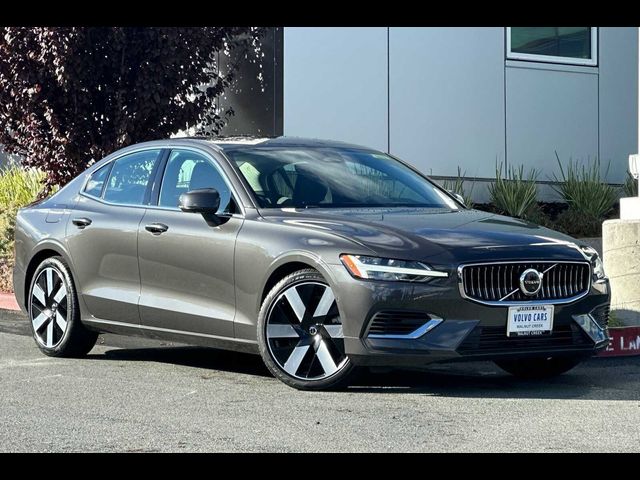 2023 Volvo S60 Recharge Plug-In Hybrid Ultimate Bright Theme