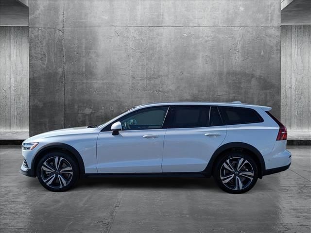 2023 Volvo V60 Cross Country Plus