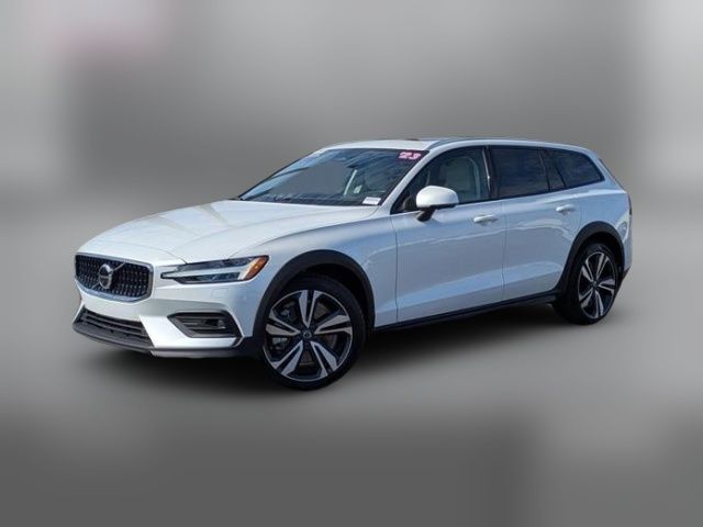 2023 Volvo V60 Cross Country Plus